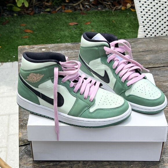 Womans NIKE Air Jordan 1 Mid SE Dutch Green Sneakers 7 with Box - Picture 2 of 16
